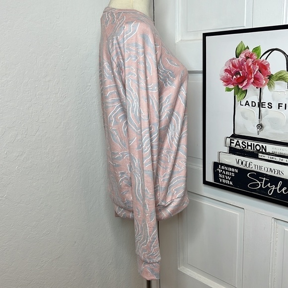 NWOT P.J. Salvage Printed Relaxed Fit Pajama Top XS - Picture 3 of 8